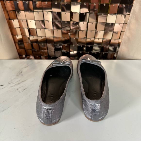 COACH Metallic Dark Silver Flats with Bow 5 B - Picture 3 of 9